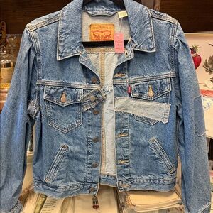 Levi's Women's Classic Blue Denim Jacket